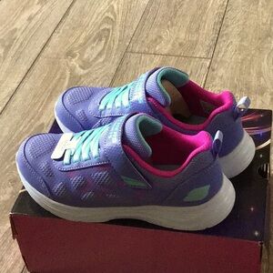 Sketchers lights up girls shoes Size 3